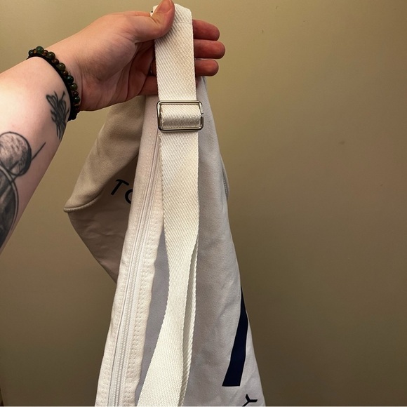 Vintage Tommy Hilfiger White Duffel Bag NWOT - Picture 2 of 7